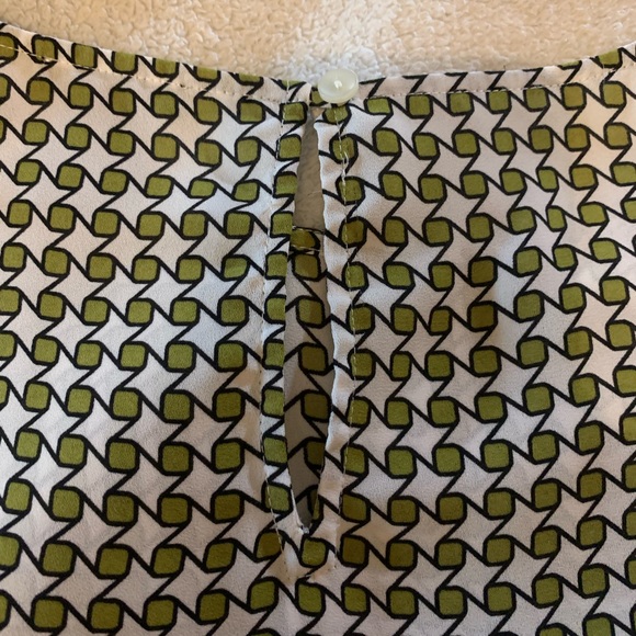 Ann Taylor bell sleeve top size M - Picture 4 of 5